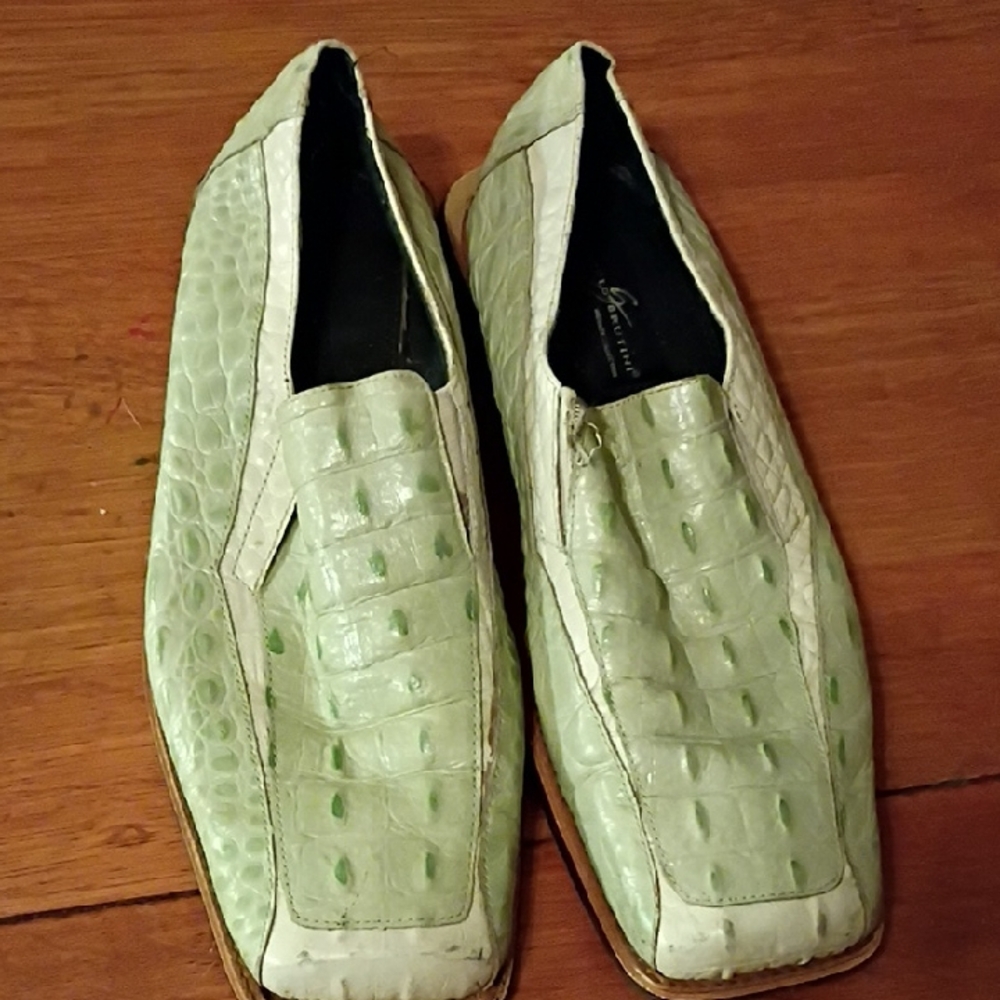 Giorgio Brutini Vintage Light Green Crocodile Pattern Loafers. Size 11. Flawed.